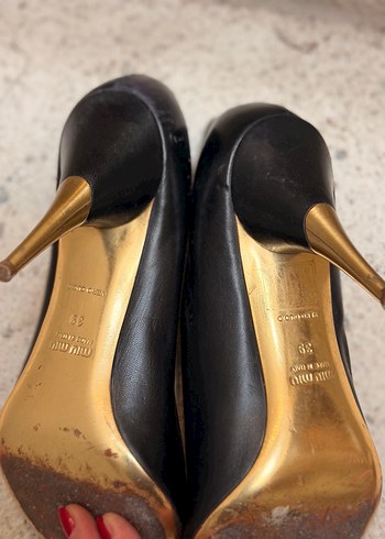 Siyah Deri Stiletto Kadın Ayakkabı Mıu Mıu marka - Görsel 5