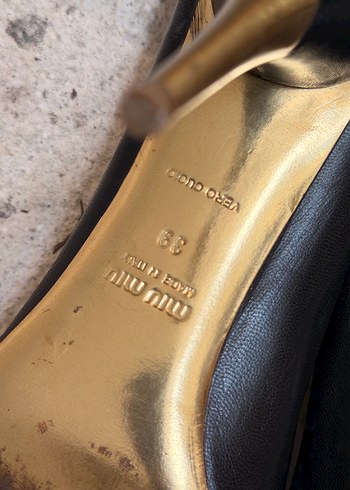 Siyah Deri Stiletto Kadın Ayakkabı Mıu Mıu marka - Görsel 6