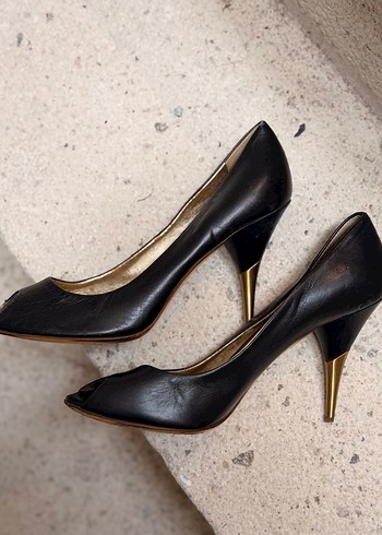 Siyah Deri Stiletto Kadın Ayakkabı Mıu Mıu marka - Görsel 4