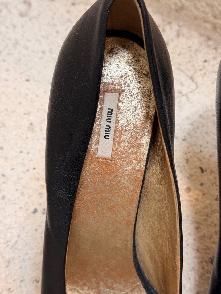Siyah Deri Stiletto Kadın Ayakkabı Mıu Mıu marka - Görsel 3