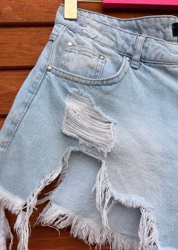 Kadın Pastel Mavi Yırtık Denim Mini Şort - Görsel 3