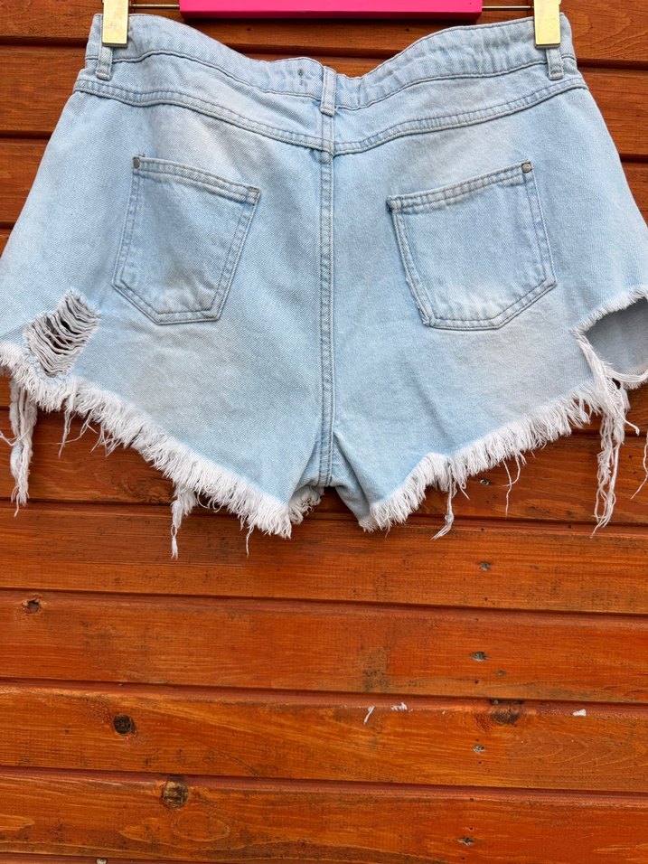 Kadın Pastel Mavi Yırtık Denim Mini Şort - Görsel 4