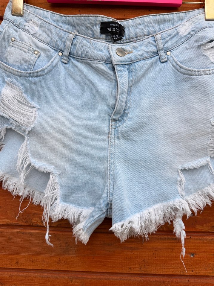 Kadın Pastel Mavi Yırtık Denim Mini Şort - Görsel 2