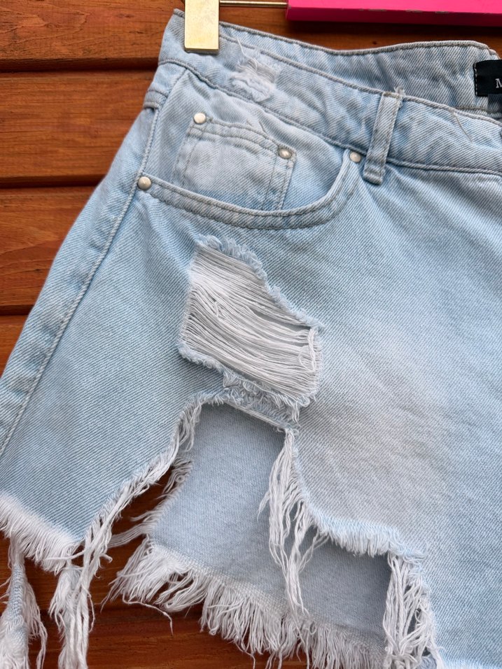 Kadın Pastel Mavi Yırtık Denim Mini Şort - Görsel 3