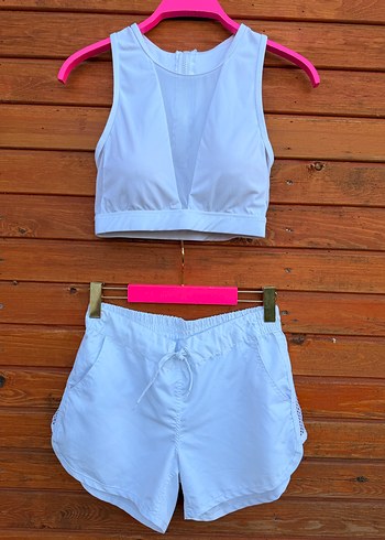 Beyaz Mini Atletik Kadın spor sütyen ve şort takımı - Görsel 2