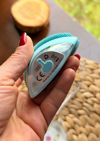 Mavi Renkli Yüz Temizleme Cihazı - Görsel 2