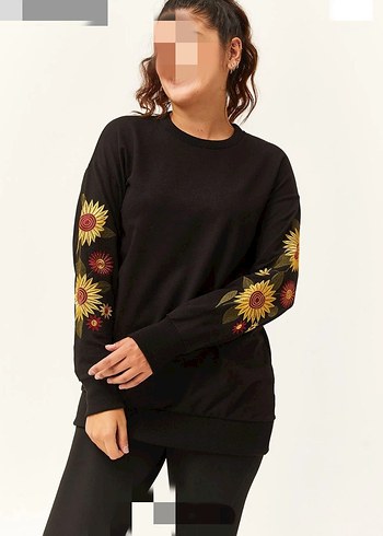 Siyah Çiçek Desenli Uzun Kollu Sweatshirt