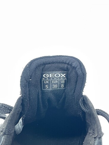 38 Beden siyah Renk Geox Spor Ayakkabı %70 İndirimli.