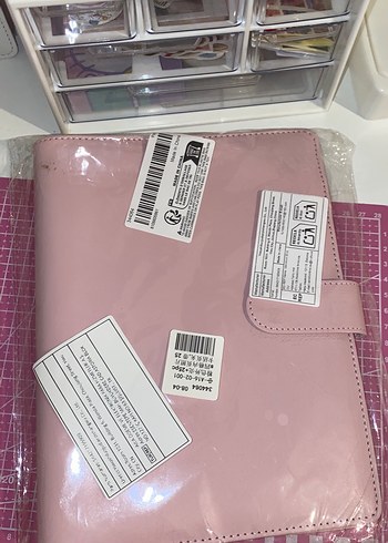 Pembe sayfalı binder