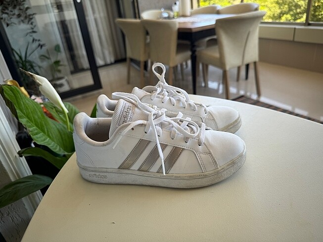 Adidas Beyaz Sneaker