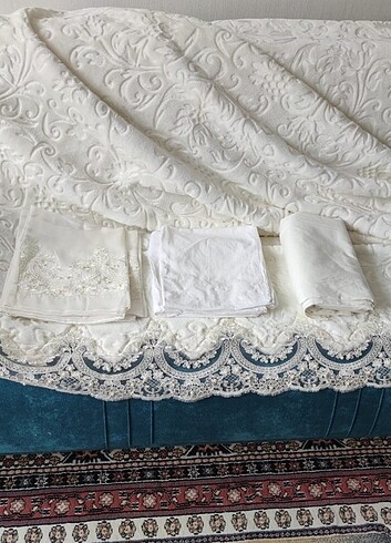  Beden beyaz Renk Battaniye Takımı (1 Adet Çarşaf + 4 Adet Yastık Kılıfı)