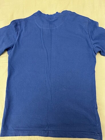 7 Yaş Beden mavi Renk Benetton marka,orjinaldir Uzun kollu tişört