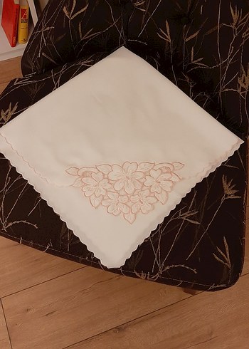 Diğer batik işi masa örtüsü pembe çiçekli