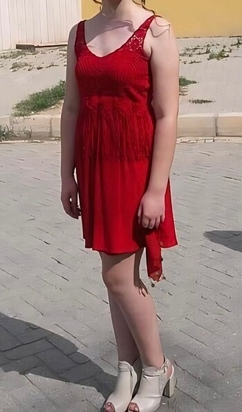 Kırmızı Elbise