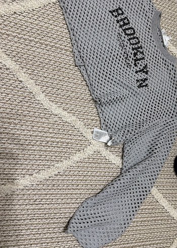 Gri Crop Delikli Üst - Görsel 2