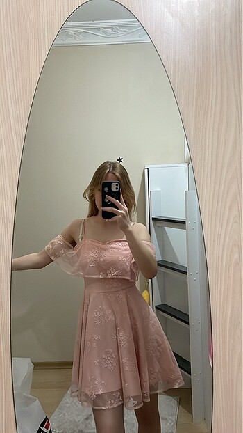 Pembe kısa elbise