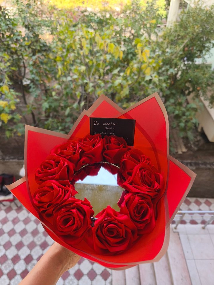 Kırmızı Güllerden Renkli Buket - Görsel 4