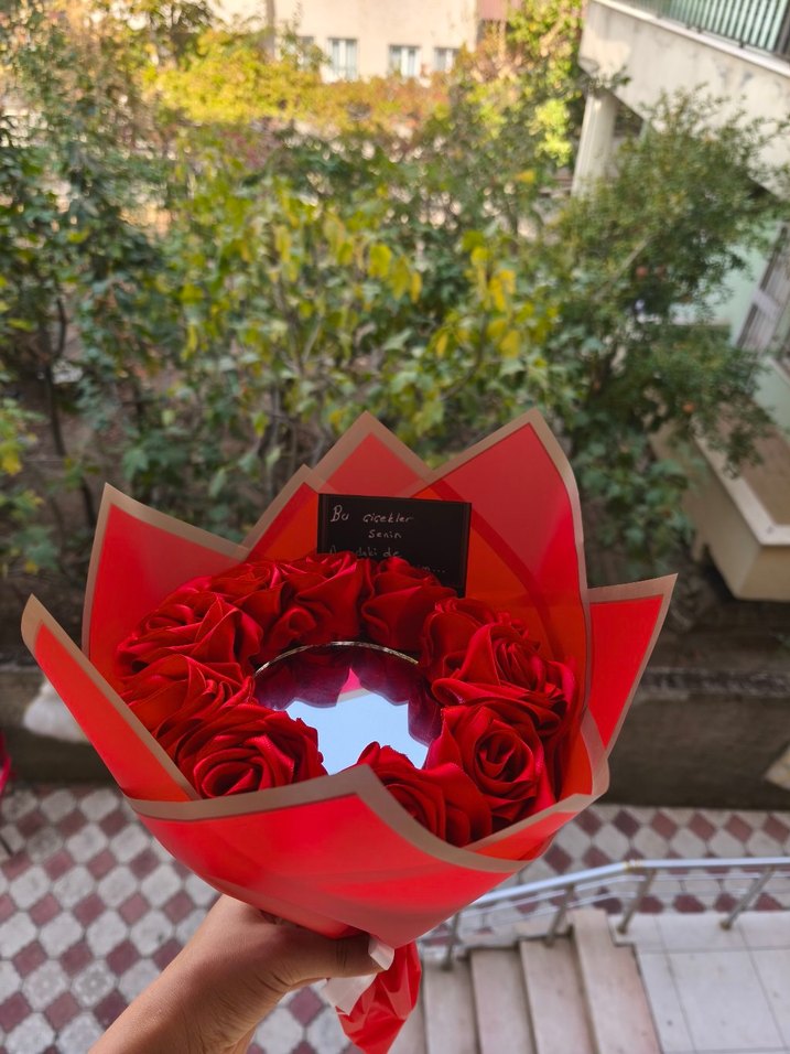 Kırmızı Güllerden Renkli Buket - Görsel 2