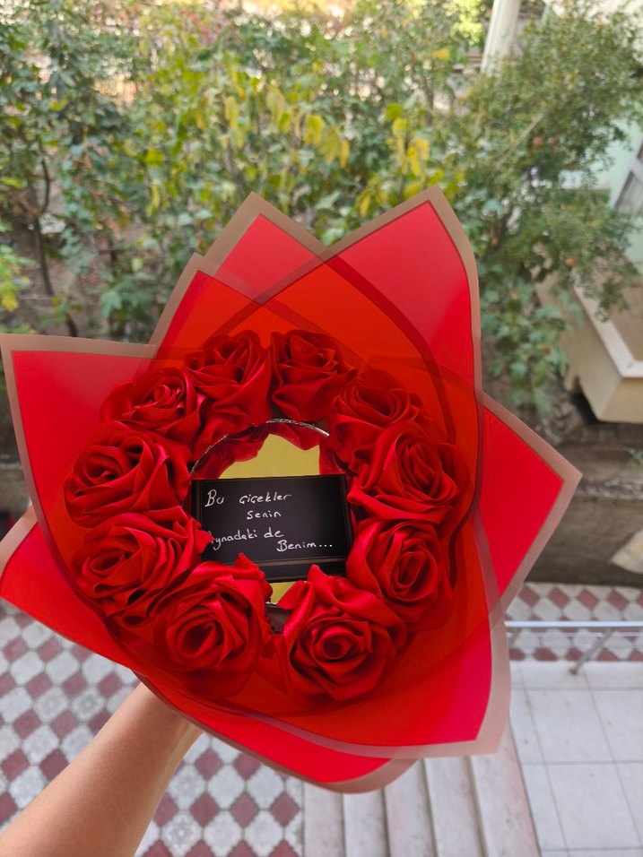 Kırmızı Güllerden Renkli Buket - Görsel 3