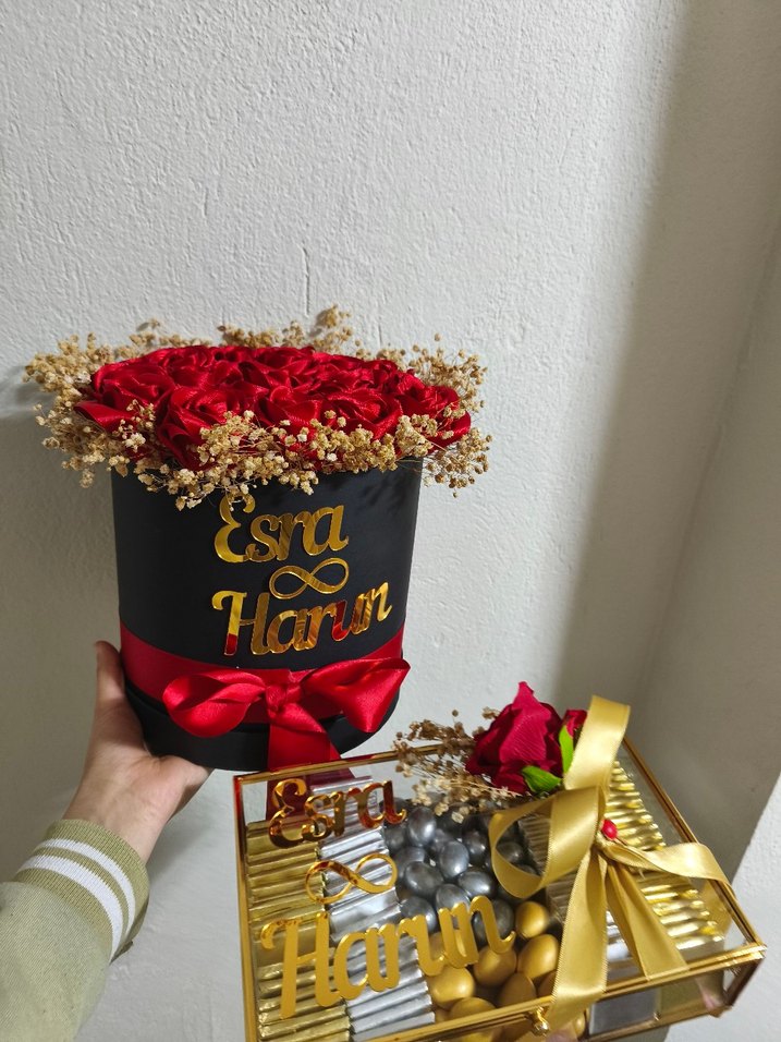 Altın Yazılı Kırmızı Gül ve Kuru Çiçek Aranjmanı - Görsel 4