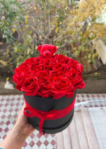 Kırmızı solmayan güllerden oluşan çiçek - Görsel 4