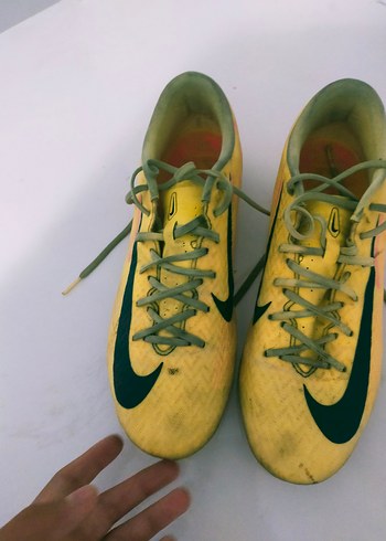 42 Beden Sarı Bağcıklı Erkek Futbol Kramponu