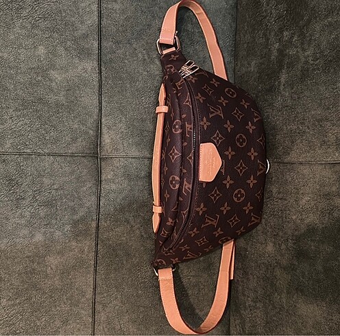 Louis Vuitton Bel Çantası