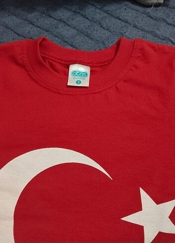 5 Yaş Beden Kırmızı Bayraklı Tişört 5 Yaş için Uygundur
