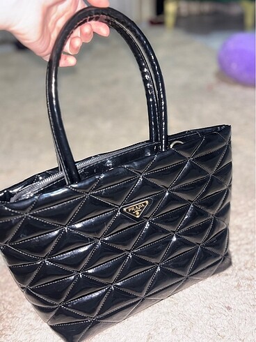 Prada çanta