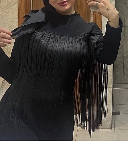 Siyah püsküllü abiye