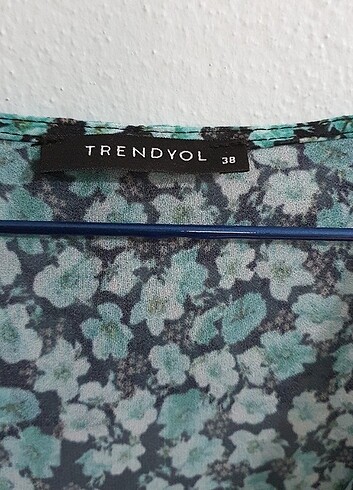 38 Beden Yeşil Volanlı Gömlek (TrendyolMilla)