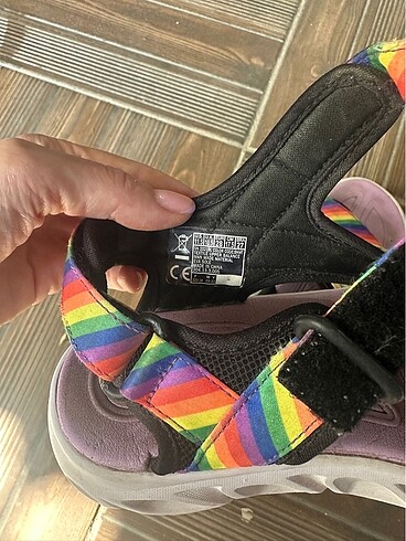 28 Beden çeşitli Renk Skechers kız çocuk sandalet