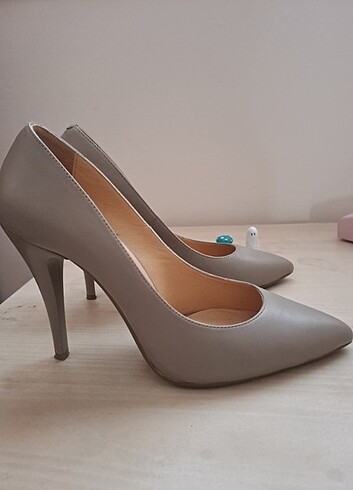 37 Beden Stiletto