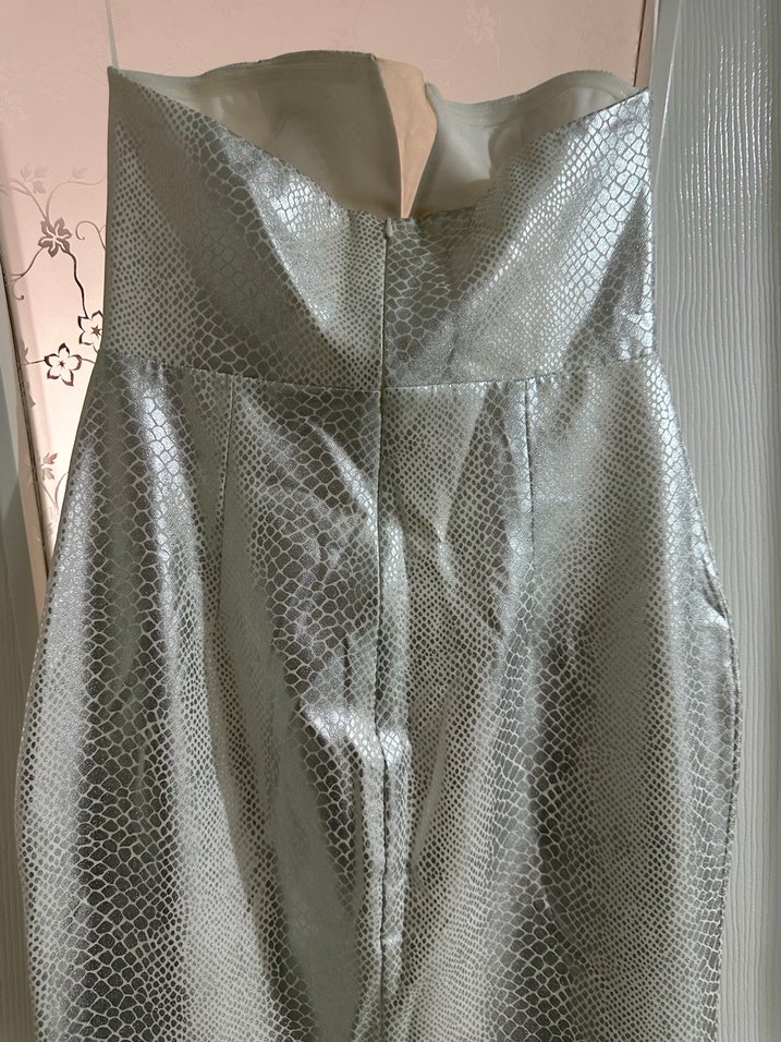 Gri Yılan Desenli Straplez Uzun Abiye Elbise - Görsel 2