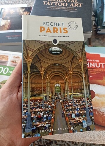 Secret Paris - Gizli Paris Gezi Rehber Kitap 