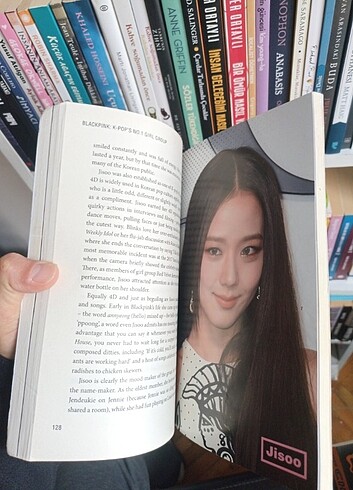 Blackpink Unofficial Biography K-Pop Ingilizce Kitap - Görsel 3