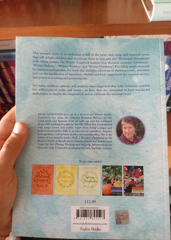 Kış Şarkı Kitabı - Mevsimlik Şiirler ve Şarkılar Ingilizce Sanat - Görsel 5