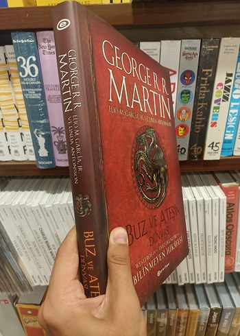 Buz ve Ateşin Dünyası - George R. R. Martin