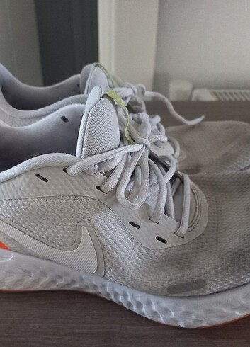 42 Beden Nike 42 numara beyaz spor ayakkabı 