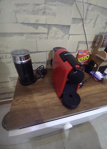 Nespresso D30 kahve makinesi+ Nespresso Süt kopurtucu