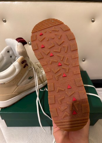 42 Beden camel Renk LACOSTE FATURALI SU GEÇİRMEZ ÖZELLİKLİ