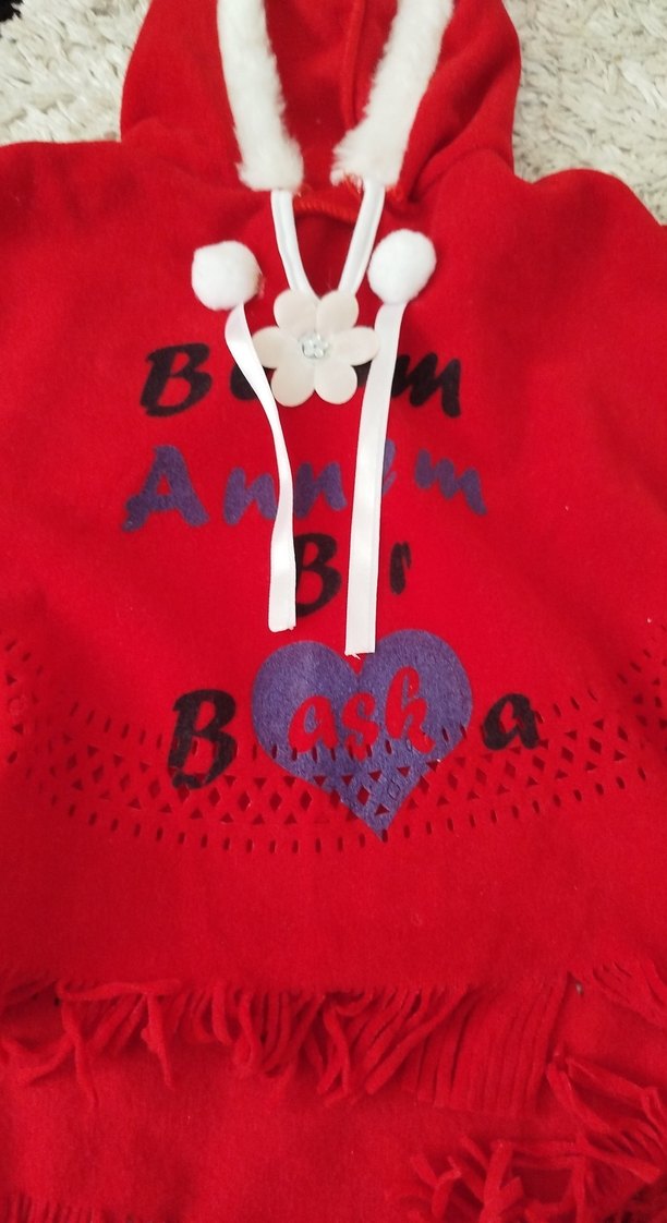 Kız Çocuk Kırmızı Kapüşonlu Örgü Panço - Görsel 2