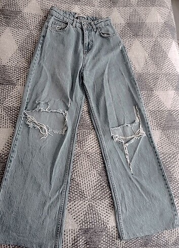Mavi yırtık düz kesim yüksek bel salaş jeans