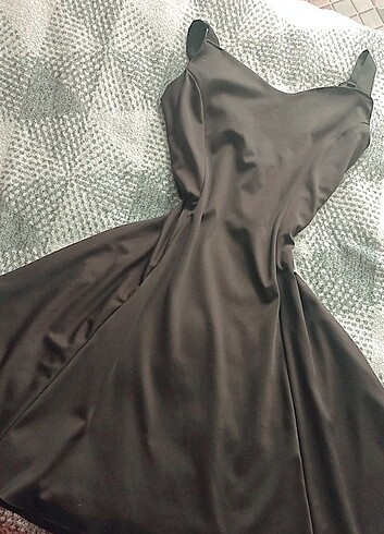 Siyah pileli askılı mini elbise abiye