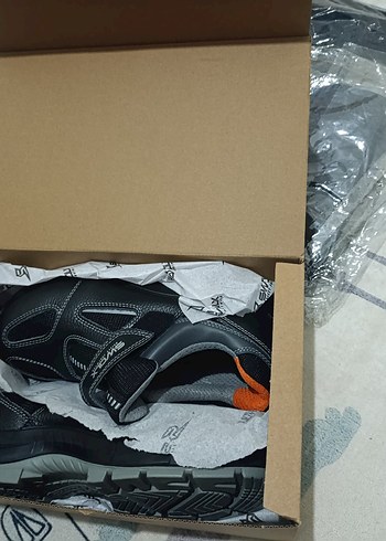 42 numara çelik burun iş ayakkabısı ve dört adet (M) işpantolonu - Görsel 2