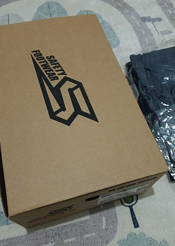 42 numara çelik burun iş ayakkabısı ve dört adet (M) işpantolonu - Görsel 4