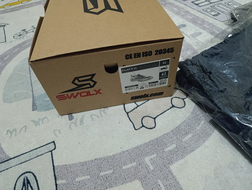 42 numara çelik burun iş ayakkabısı ve dört adet (M) işpantolonu - Görsel 3