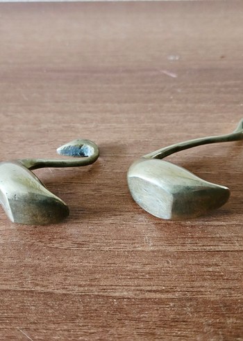 Vintage, minik, pirinç kuğular. Büyük kuğu 9 x 4 x 2.5 cm. - Görsel 4