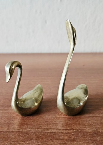 Vintage, minik, pirinç kuğular. Büyük kuğu 9 x 4 x 2.5 cm. - Görsel 2