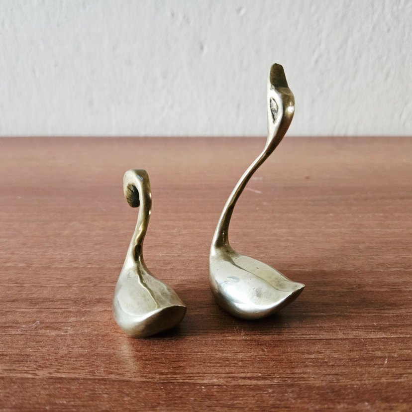 Vintage, minik, pirinç kuğular. Büyük kuğu 9 x 4 x 2.5 cm. - Görsel 3